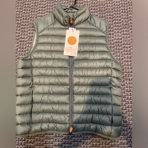Save The Duck puffer vest in men’s medium in green color